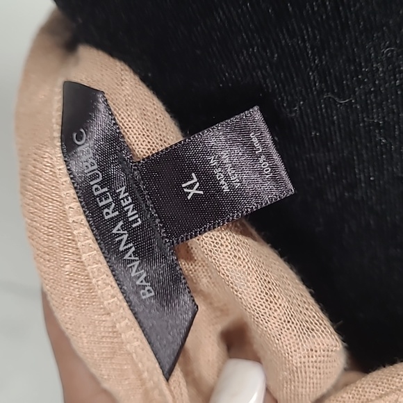 Banana Republic Women's Linen Top - Picture 2 of 4